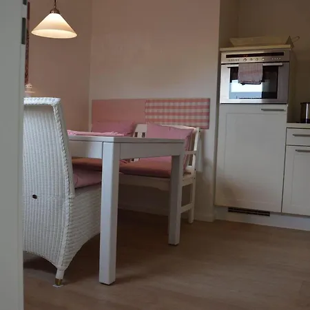 Schoenes-wohnen-am-suedstrand-fewo-1 *